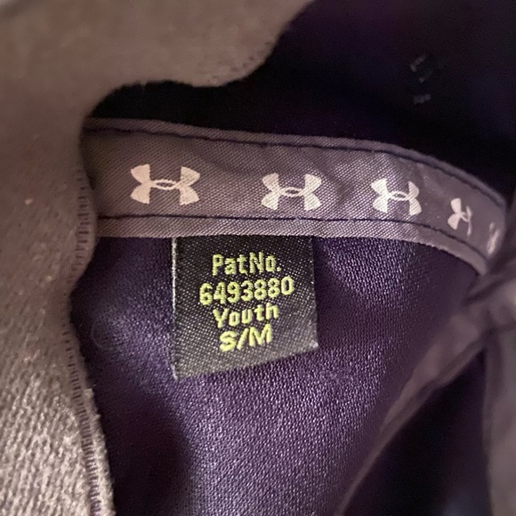 Youth S/M Under Armour baseball cap - Picture 5 of 7